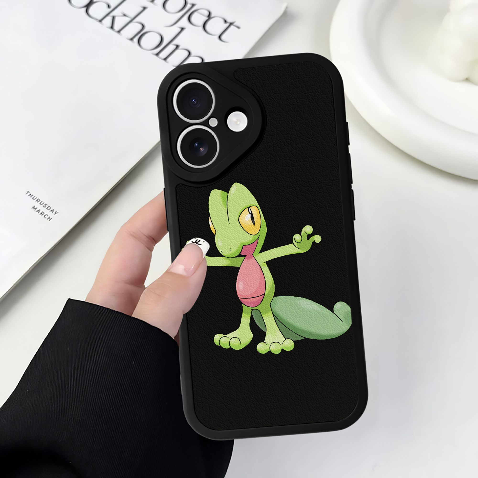（画像用） ポケットモンスター Pokémon 【iPhone 16シリーズ対応】シリコンスマホケース（レザー調） 材質：シリコン